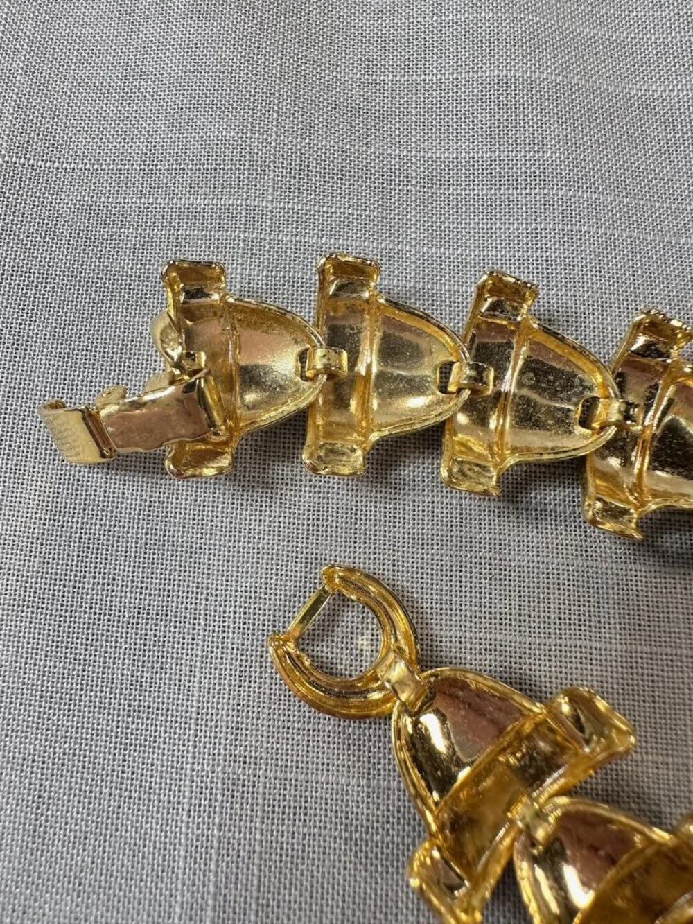 Vintage Gold Tone Planter Pot Necklace and Bracelet set